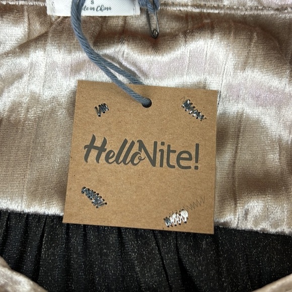 Nwt Hello Nite Crushed Velour Lounge Shirt size small - Picture 3 of 10